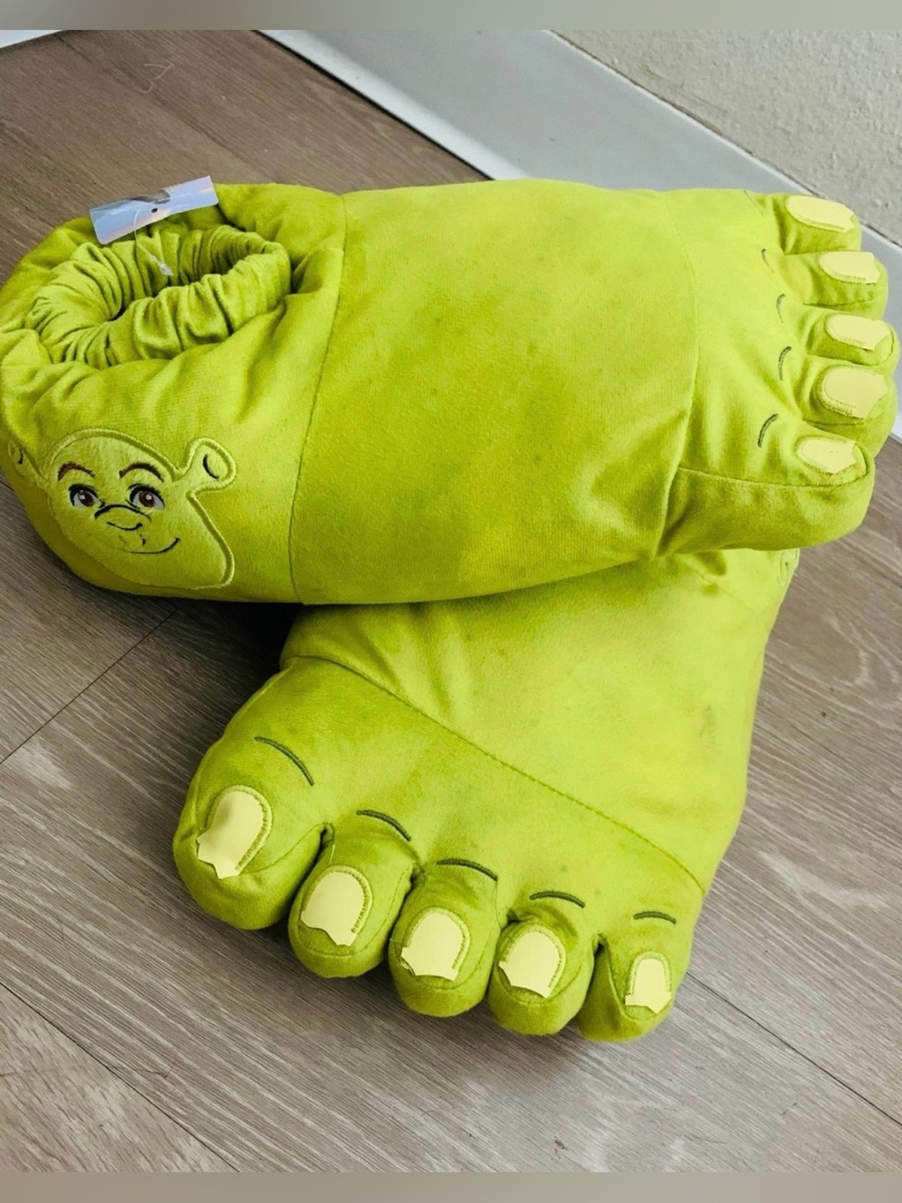 Shrek, men’s Character Slipper - Bright Lime Green size 11/12